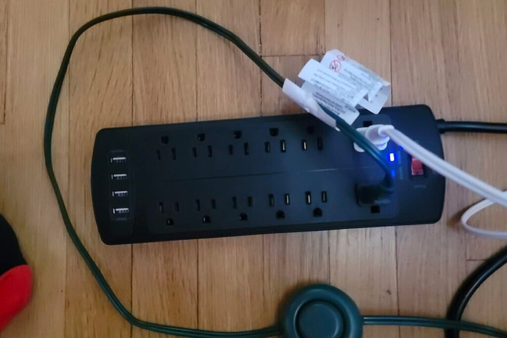 ALESTOR Black Surge Protector Power Strip