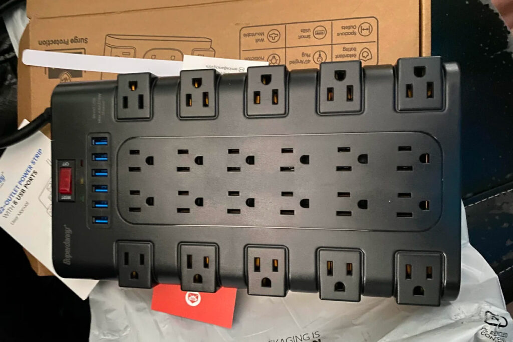 SUPERDANNY Surge Protector Power Strip Package